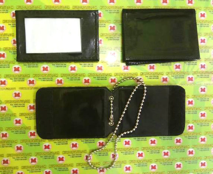 Berbagai model dompet yang tersedia, termasuk didalamnya dompet kalung lencana
