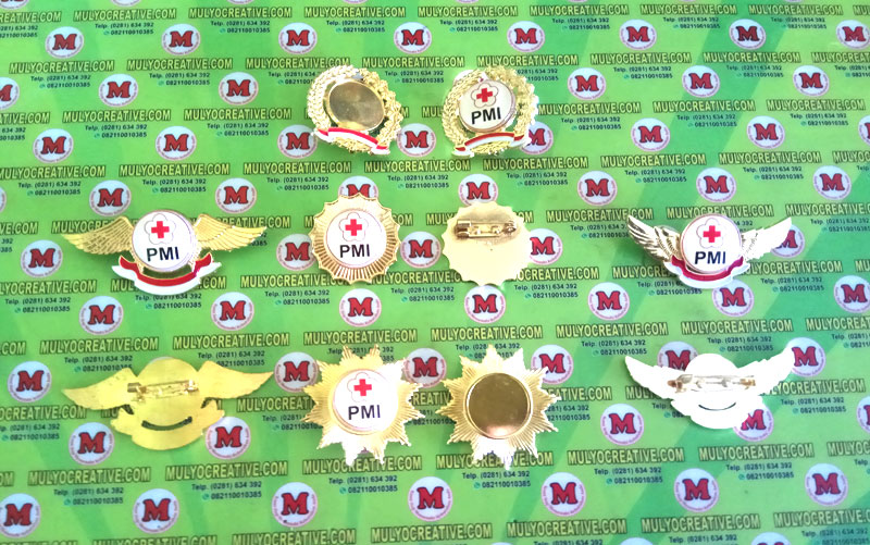 Lencana Pin Logo PMI dari berbagai model, terbuat dari bahan kuningan berkualitas.